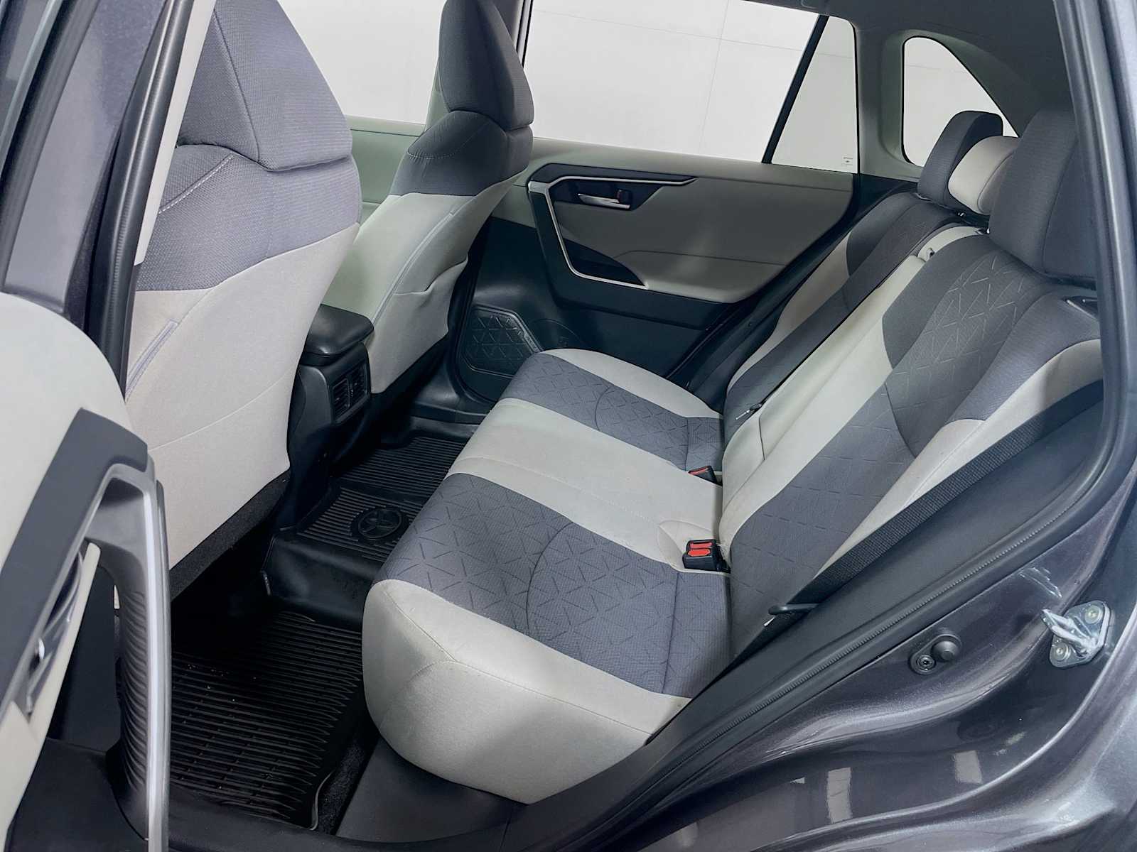 2024 Toyota RAV4 XLE photo 23