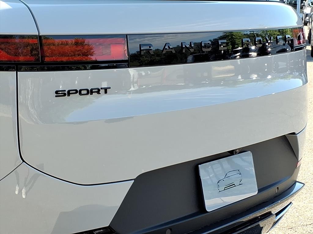 2025 Land Rover Range Rover Sport SE photo 18