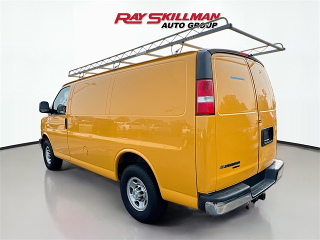 2016 Chevrolet Express 3500 Work Van photo 2