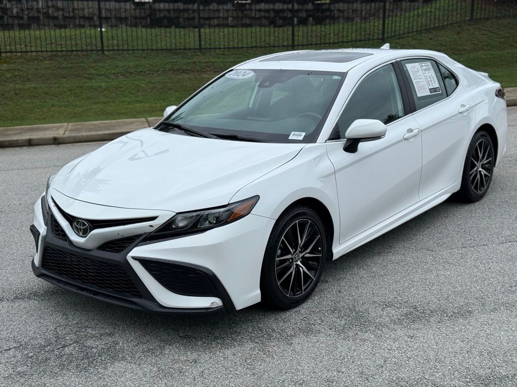 2024 Toyota Camry SE photo 6