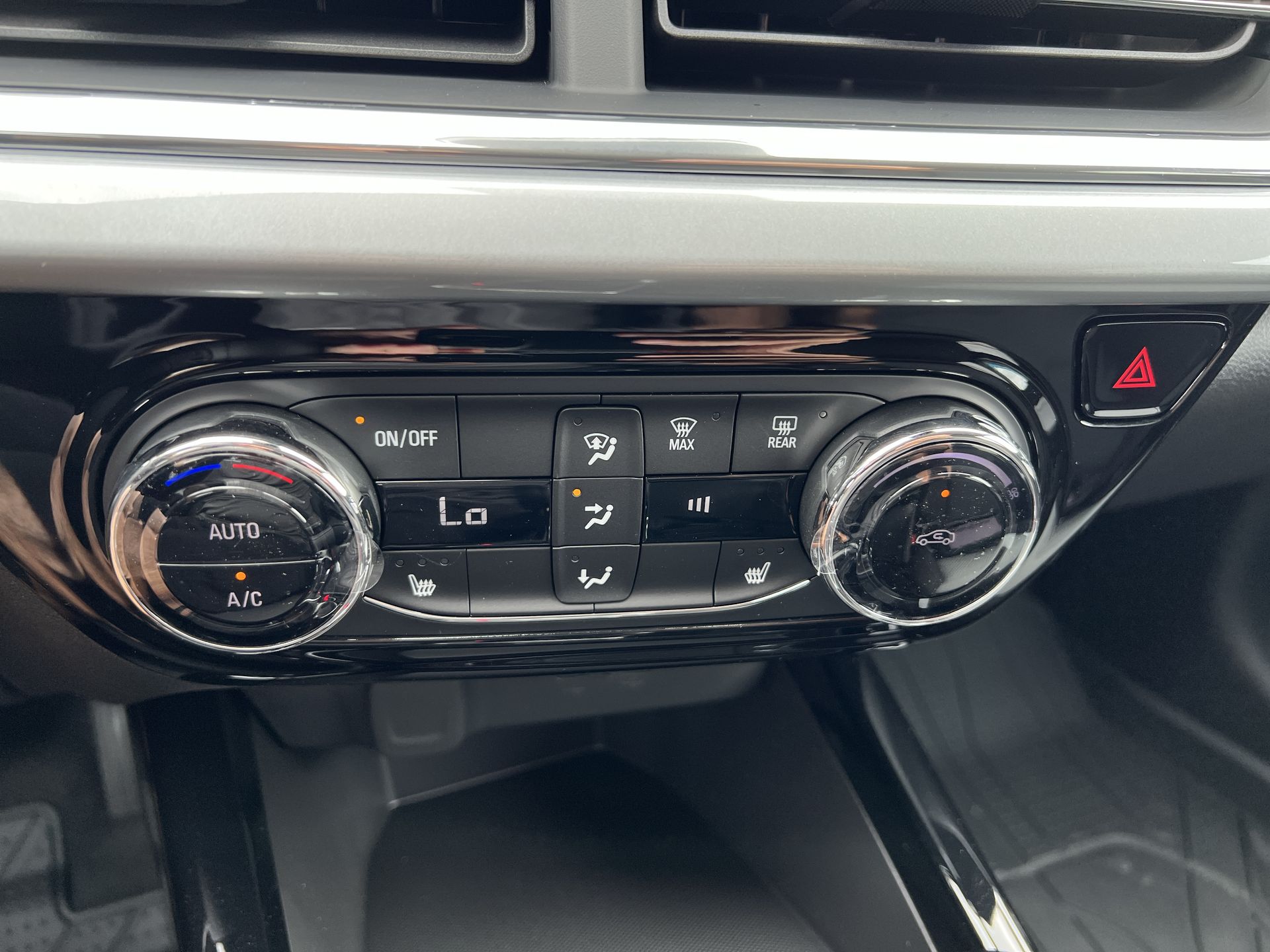 2025 Chevrolet Trax LT photo 15