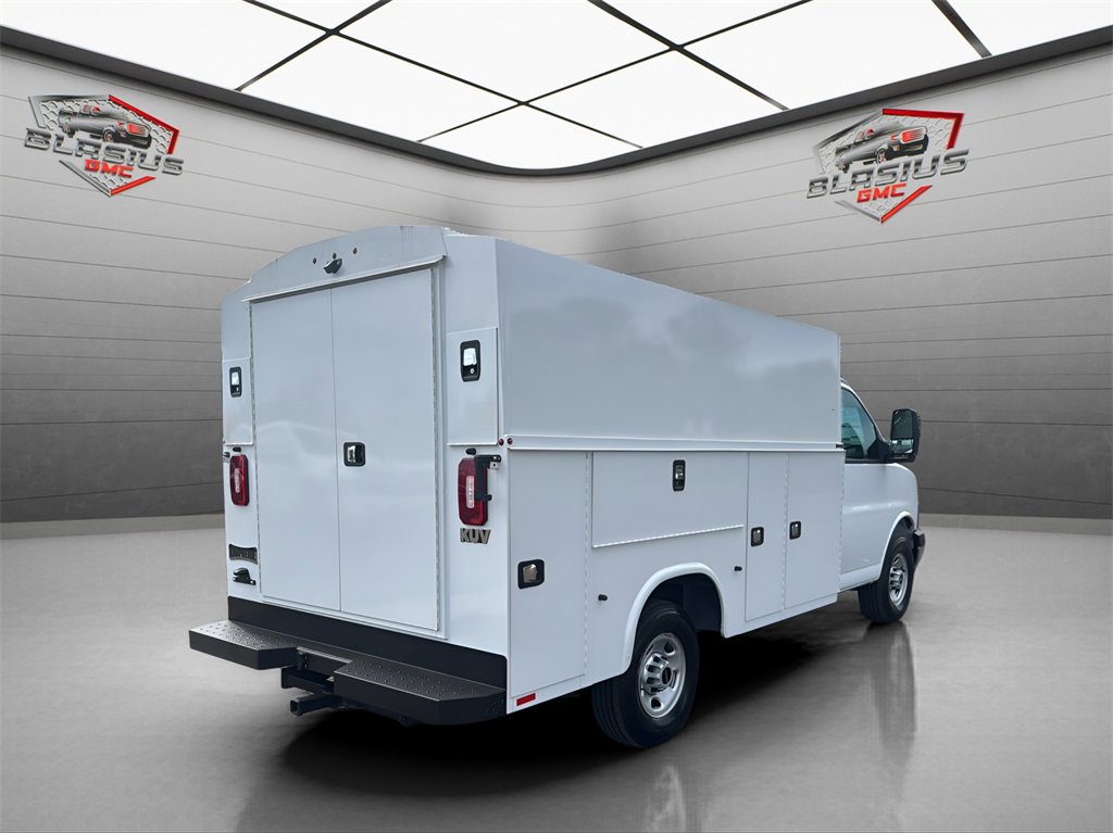 2025 Gmc Savana Cutaway 3500 photo 3