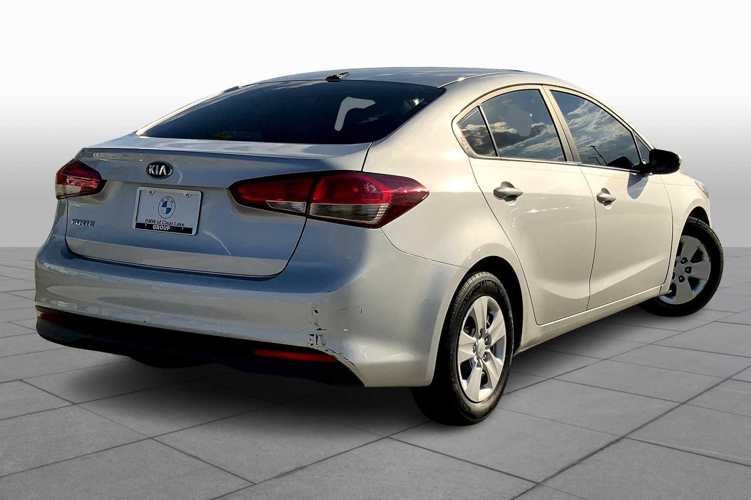 2017 Kia Forte LX Base photo 12