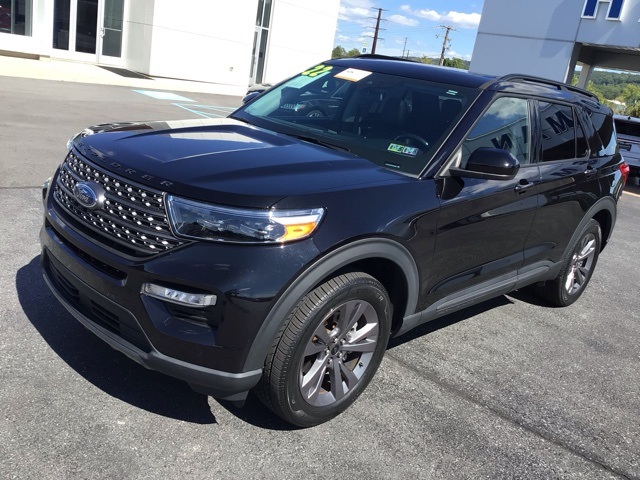 2022 Ford Explorer XLT photo 2