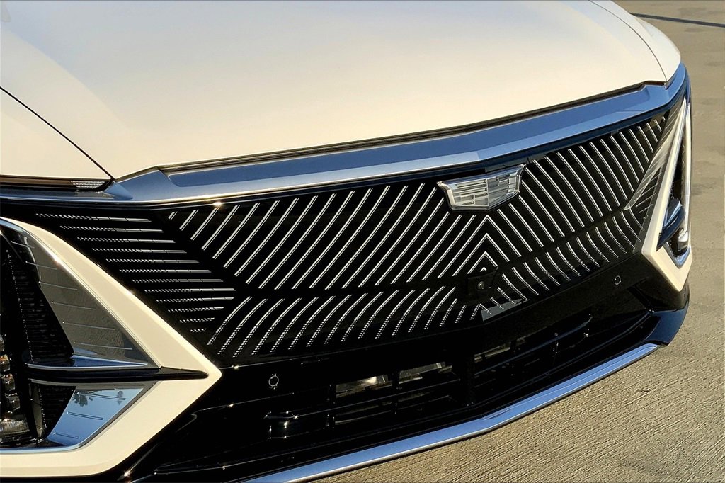 2025 Cadillac Lyriq Luxury photo 32