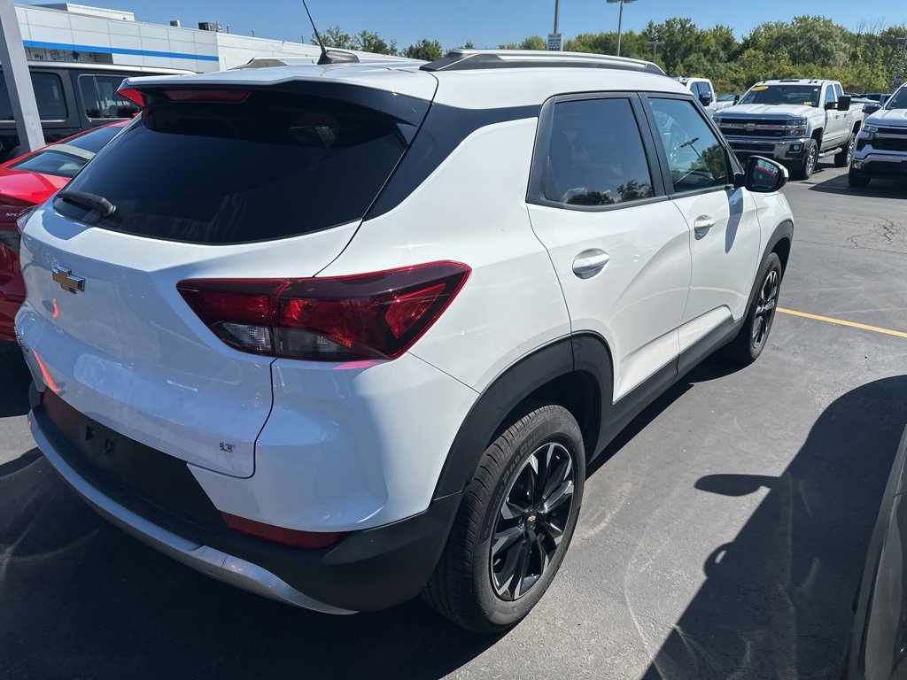 2023 Chevrolet Trailblazer LT photo 2