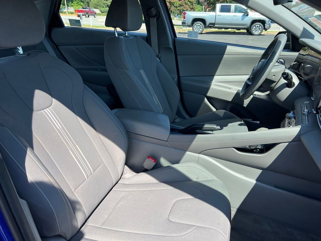 2024 Hyundai Elantra SEL photo 28