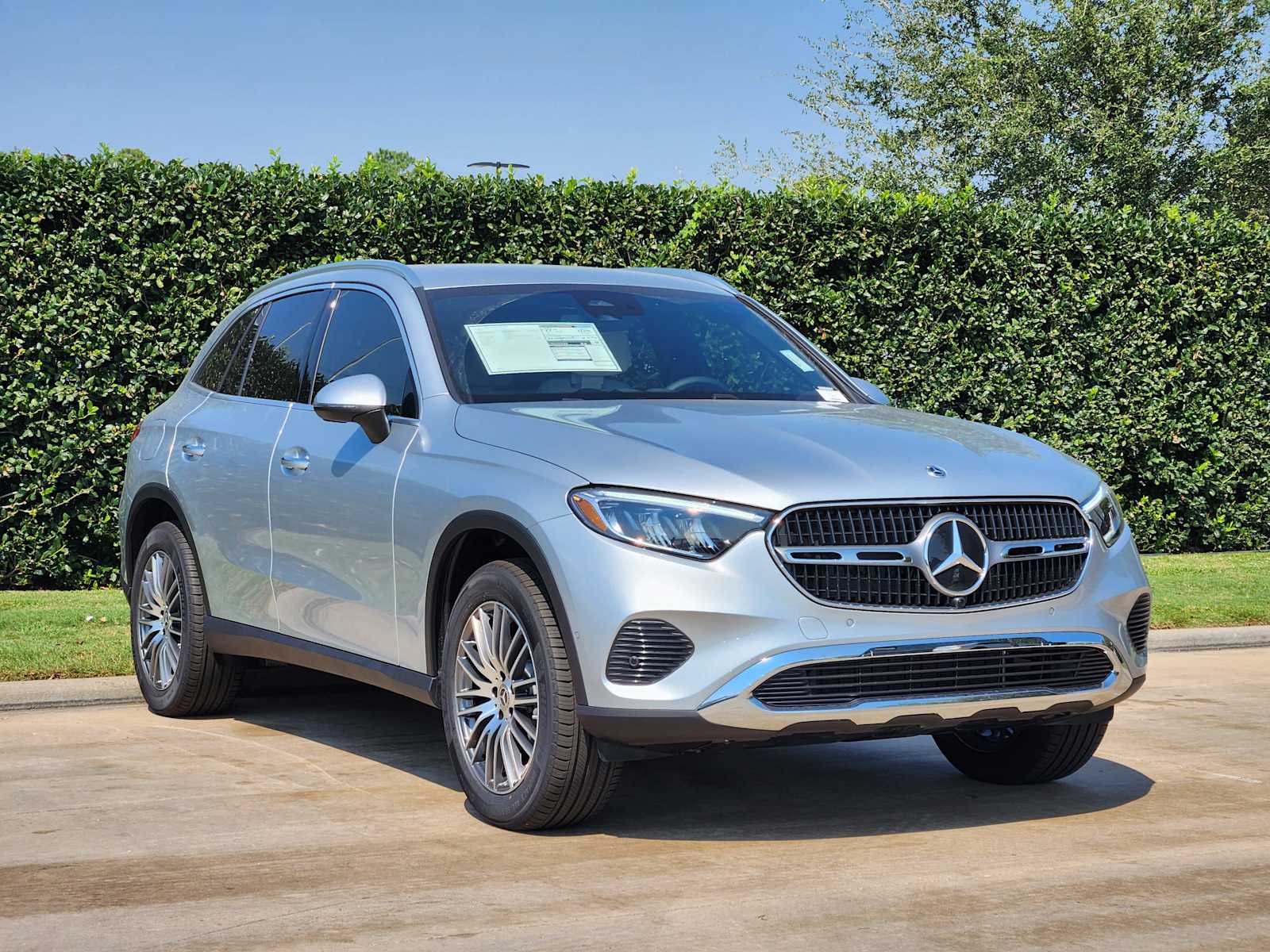 2026 Mercedes Benz GLC 300 photo 2