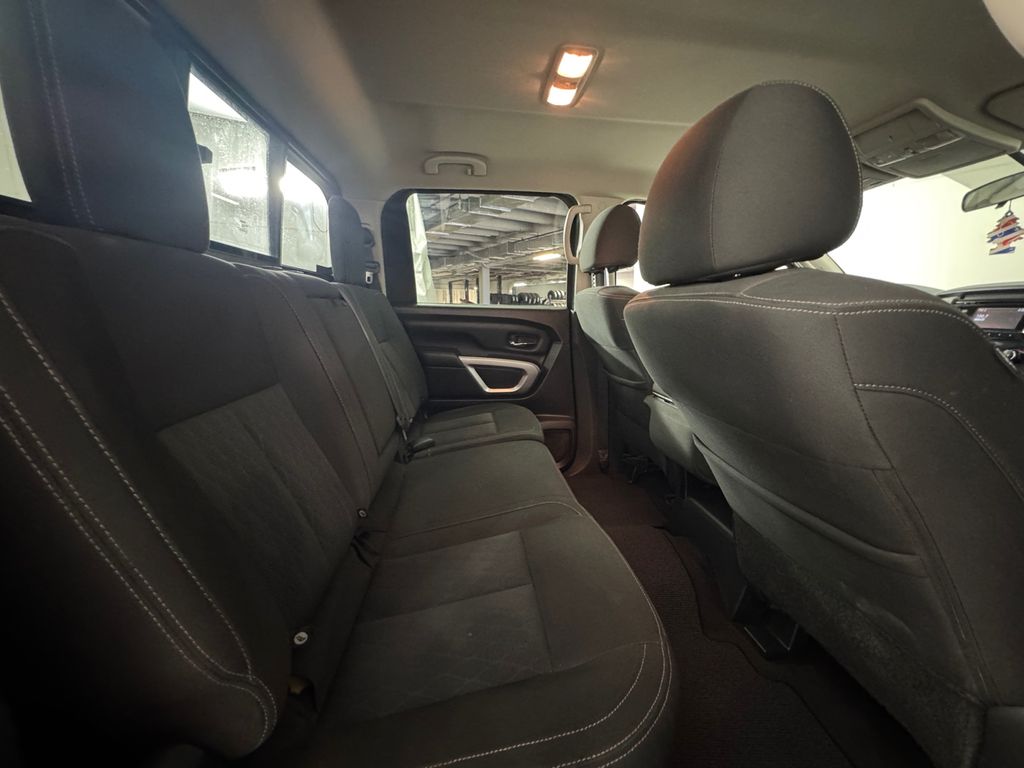 2017 Nissan Titan SV photo 15