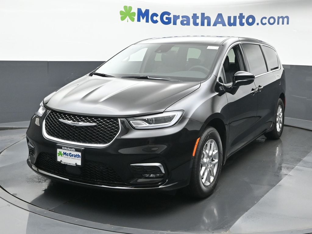 2026 Chrysler Pacifica photo 15