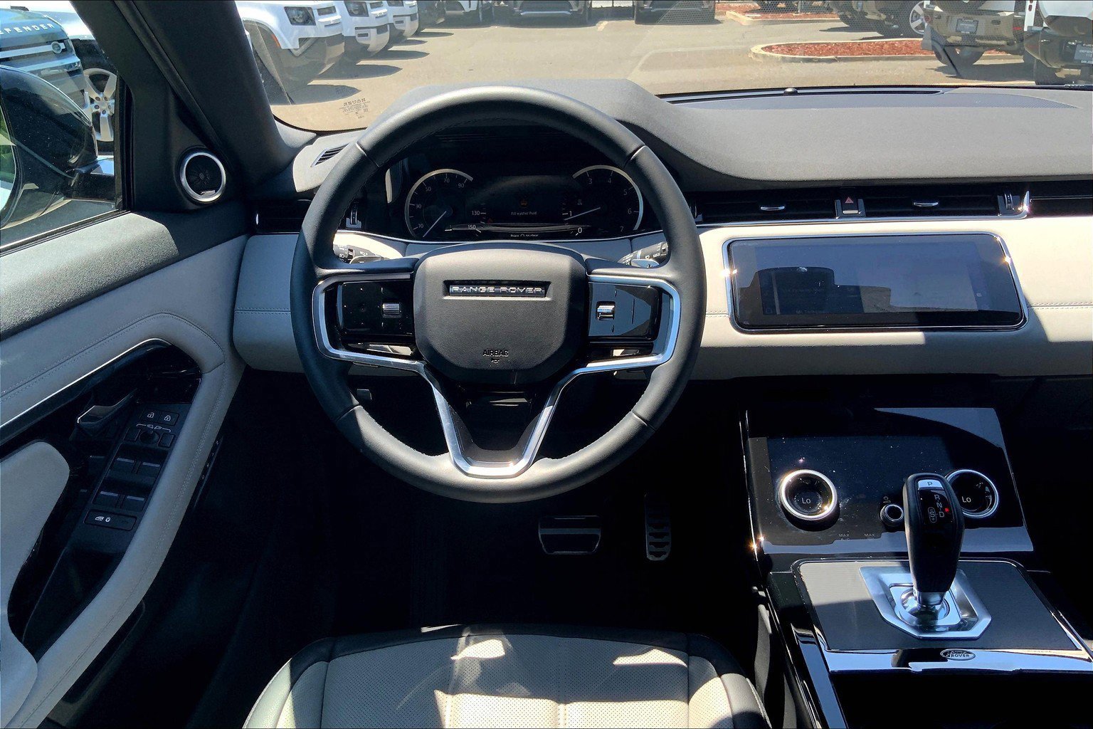 2023 Land Rover Range Rover Evoque R-Dynamic SE photo 5