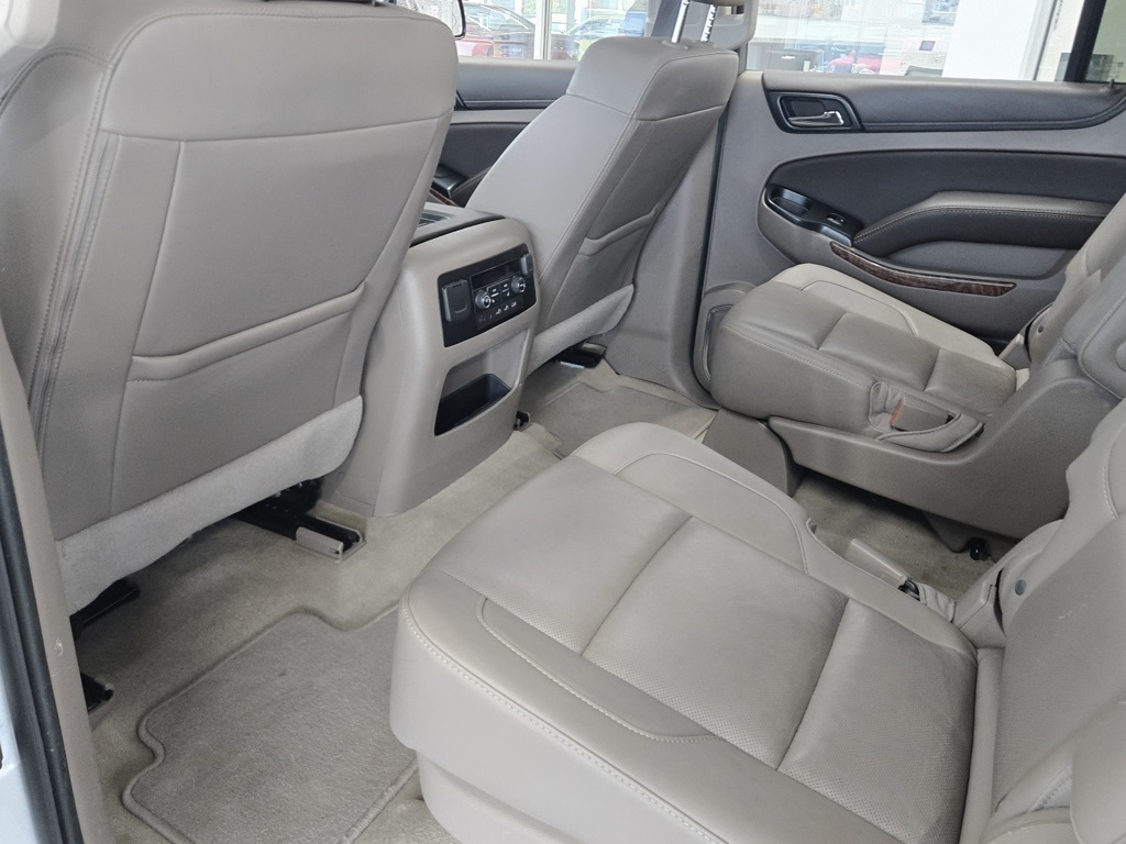 2017 Chevrolet Suburban Premier photo 18