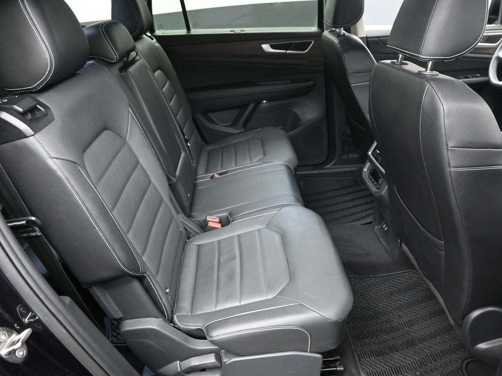 2024 Volkswagen Atlas SEL photo 6