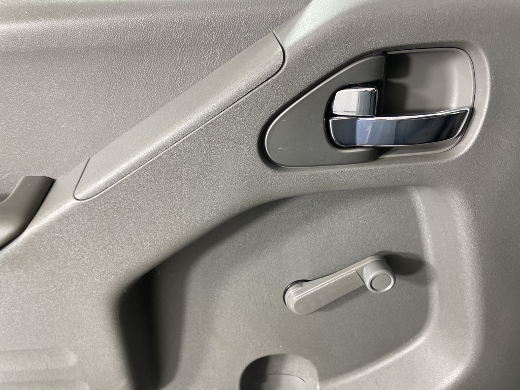 2015 Nissan Frontier S photo 16