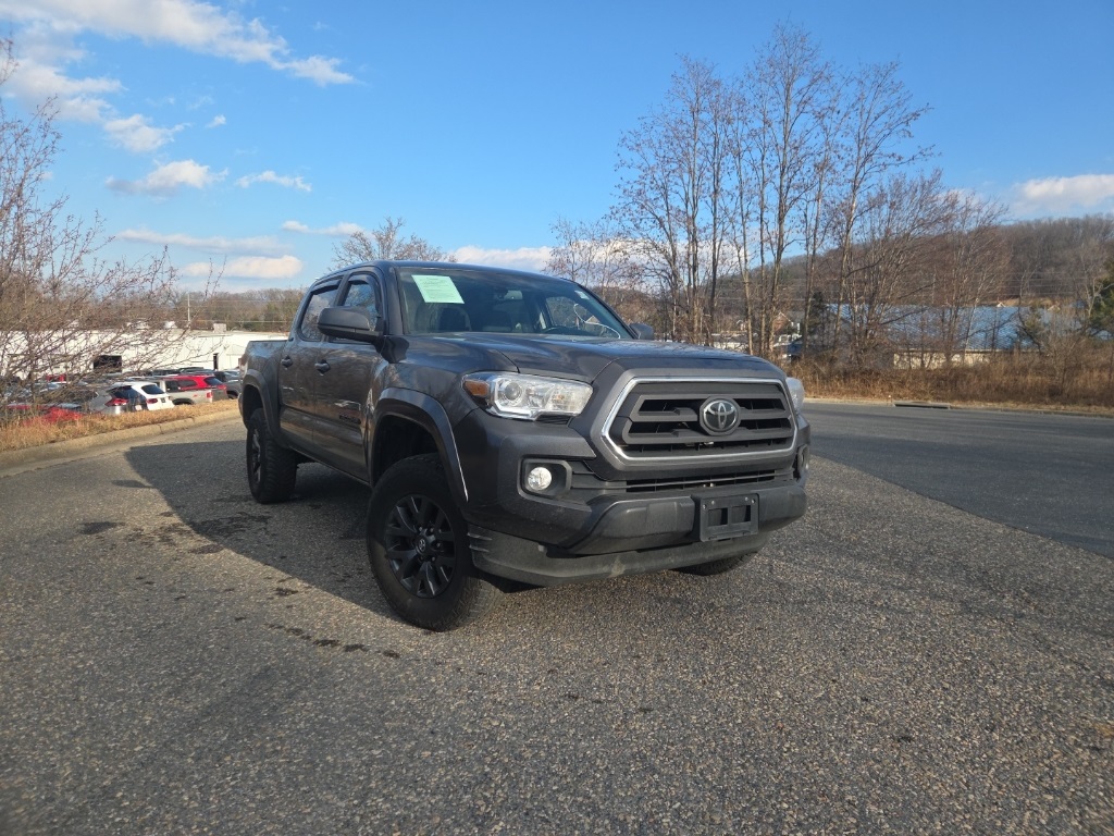 2022 Toyota Tacoma SR5's photo