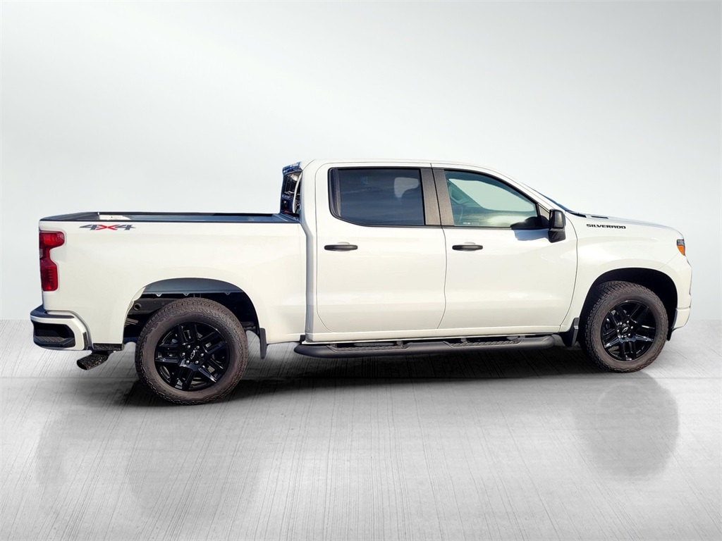 2025 Chevrolet Silverado 1500 Custom photo 2
