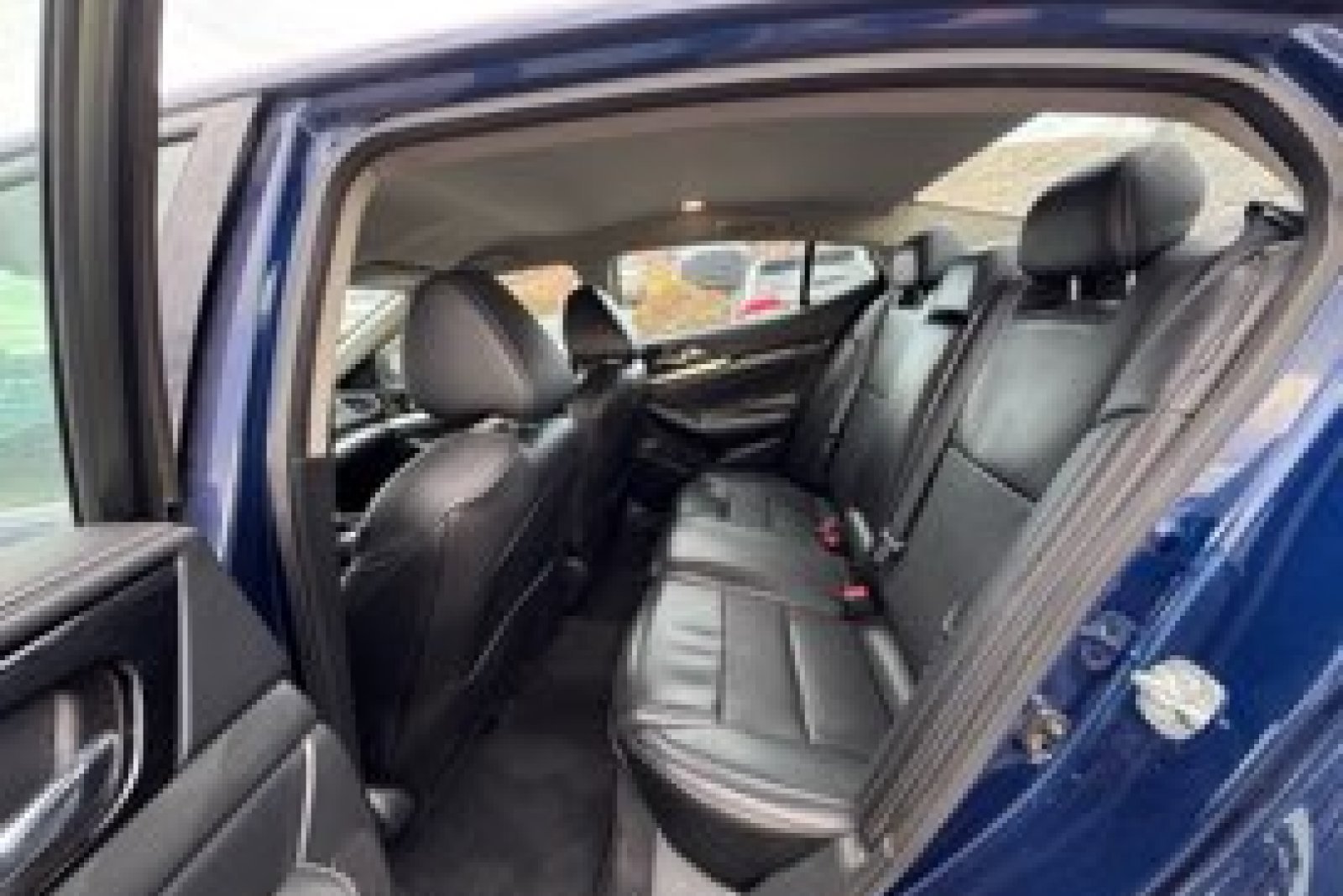 2023 Nissan Maxima SV photo 4
