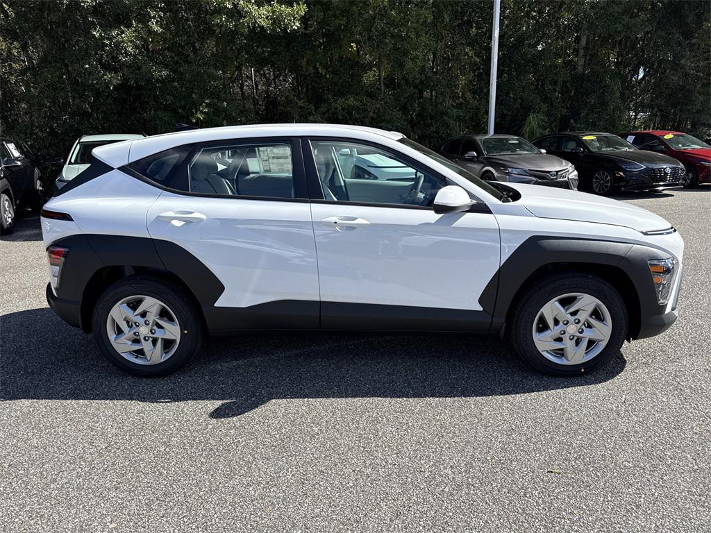 2026 Hyundai Kona SE photo 2