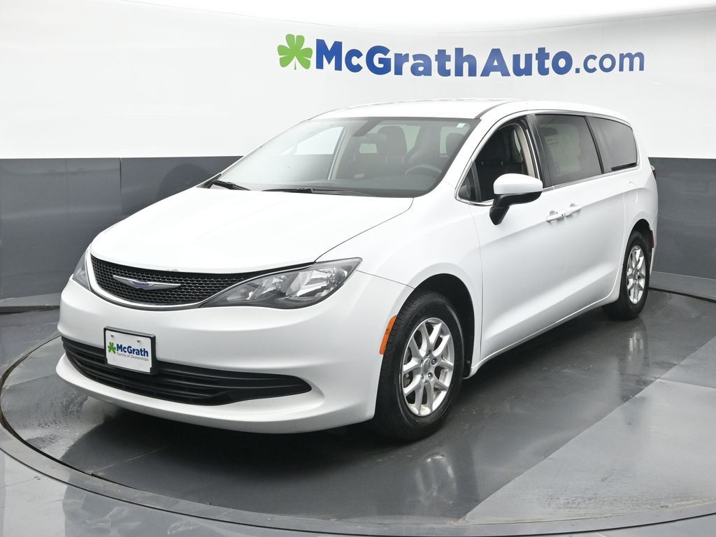 2020 Chrysler Voyager LX photo 16