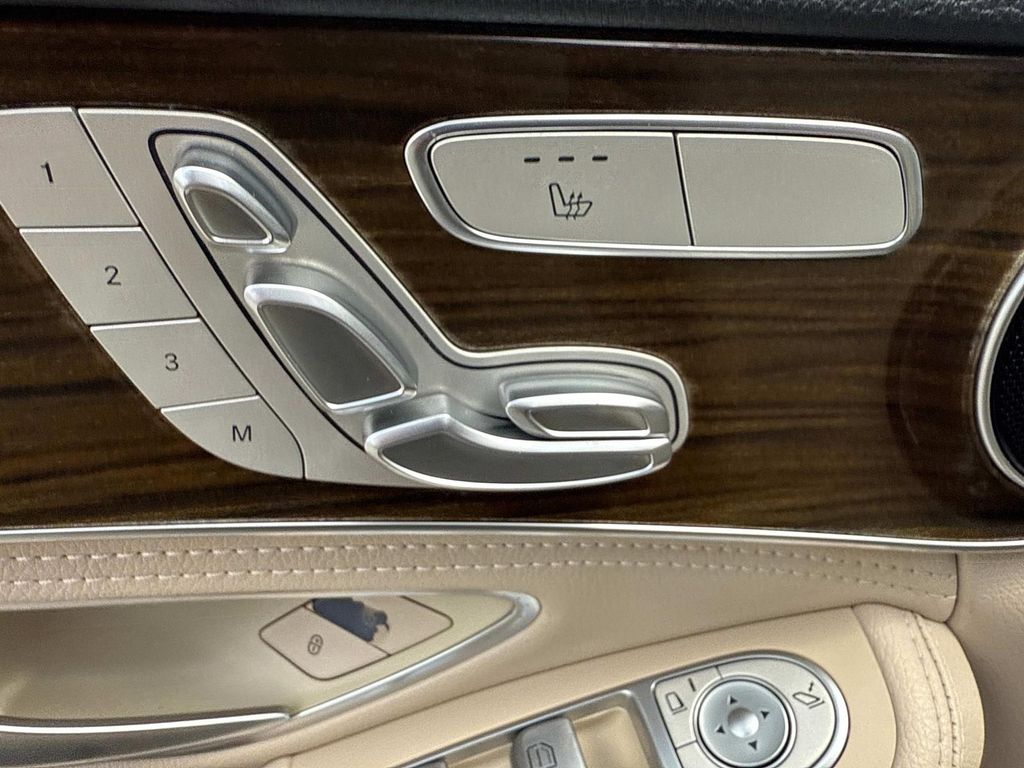 2016 Mercedes Benz C 300 photo 19