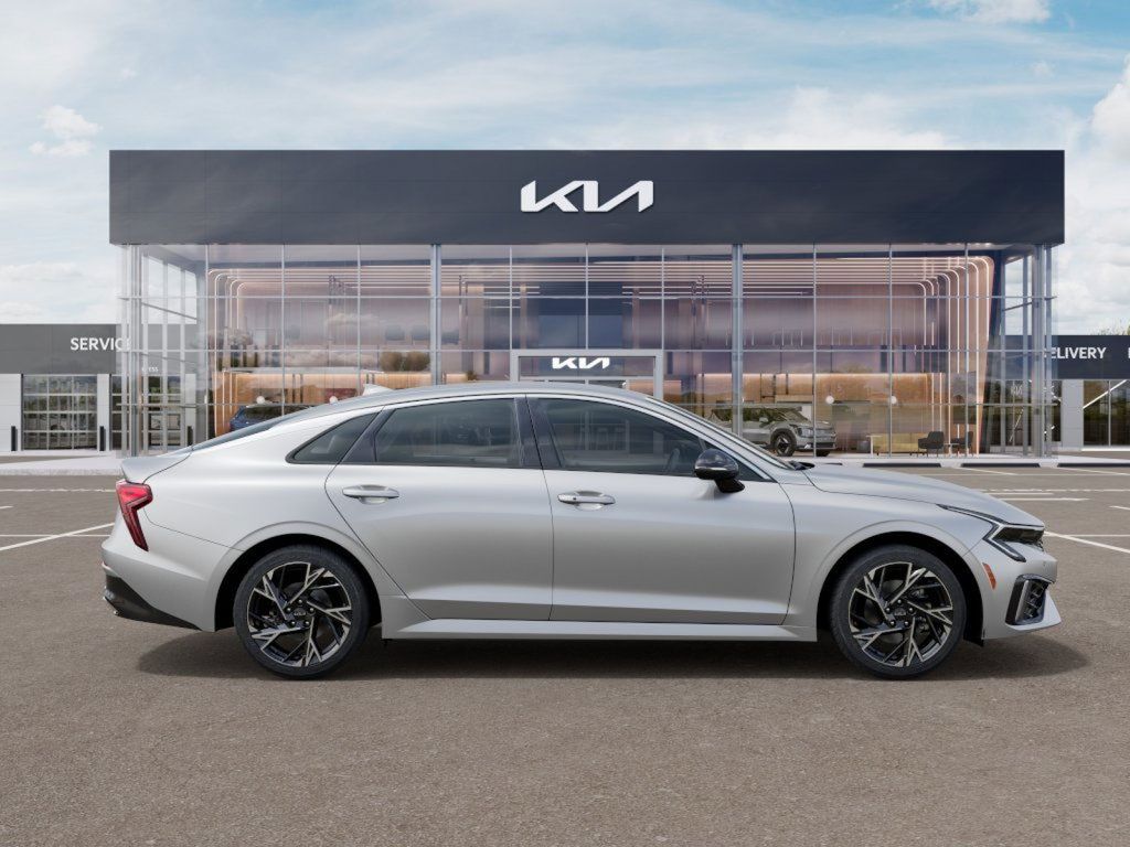 2025 Kia K5 GT-Line photo 6