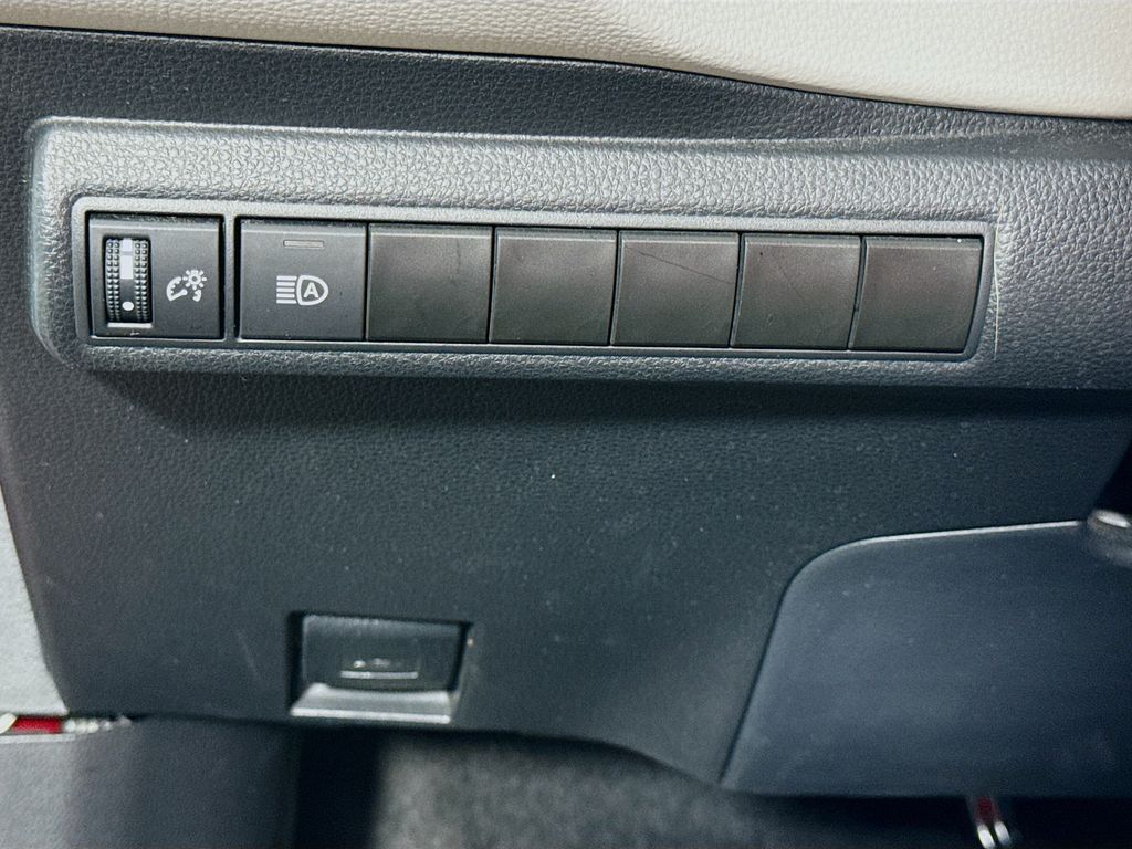 2022 Toyota Corolla LE photo 10