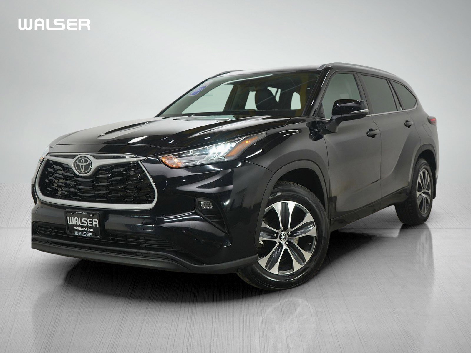 2024 Toyota Highlander XLE's photo