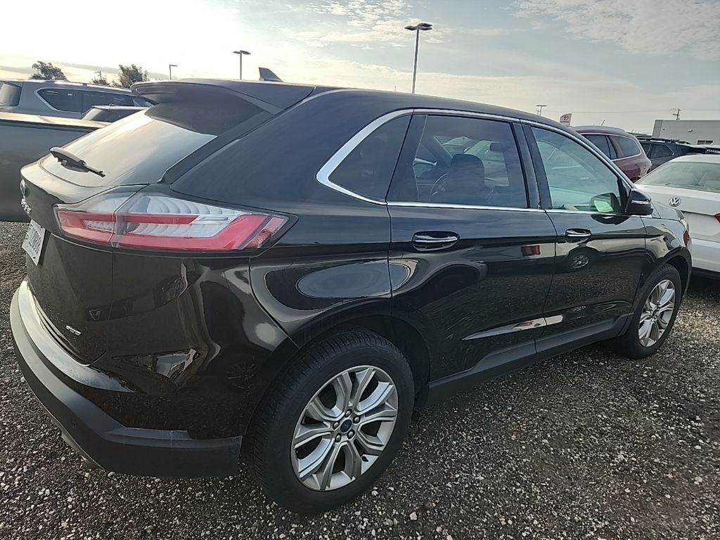 2022 Ford Edge Titanium photo 3