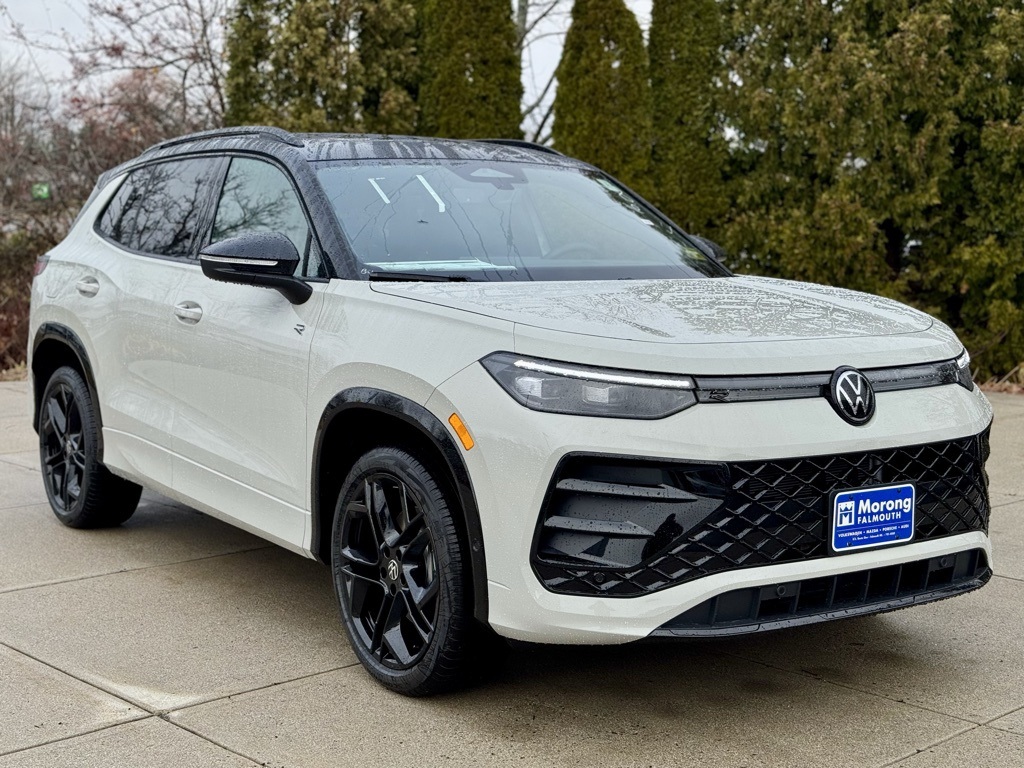 2026 Volkswagen Tiguan SE R-LINE BLACK's photo