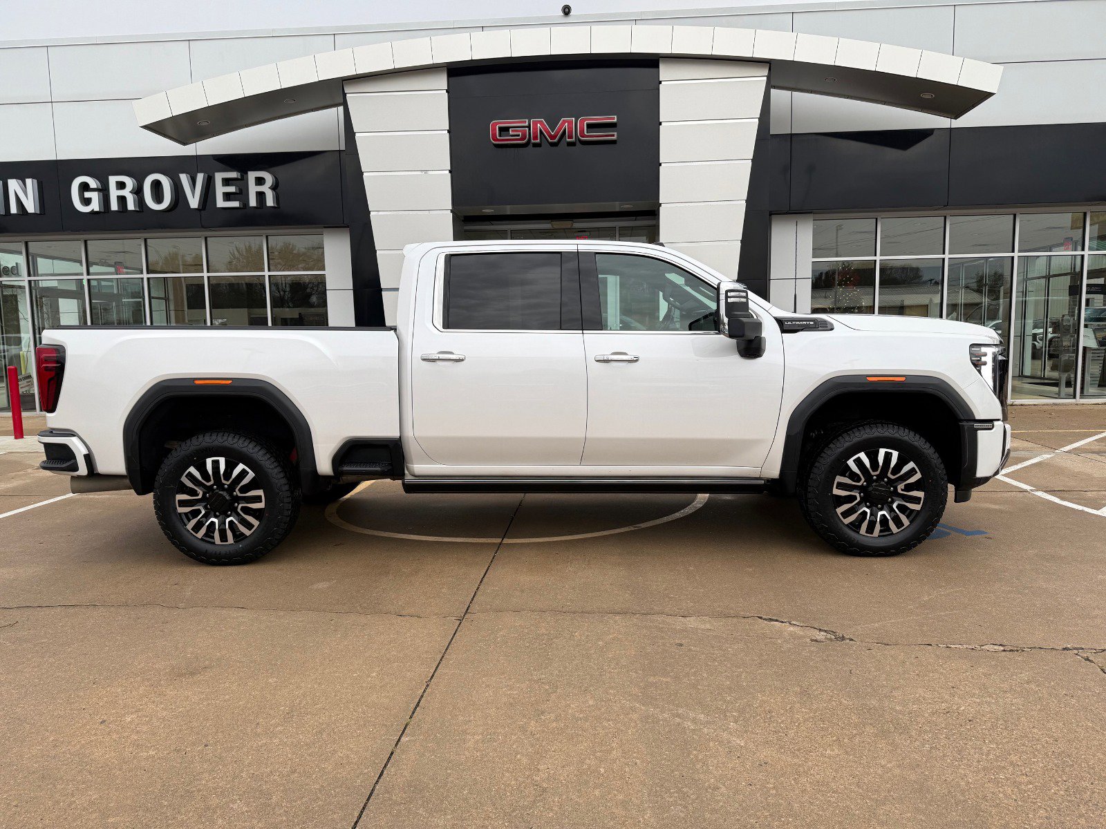 2024 Gmc Sierra 2500 HD Denali Ultimate photo 3
