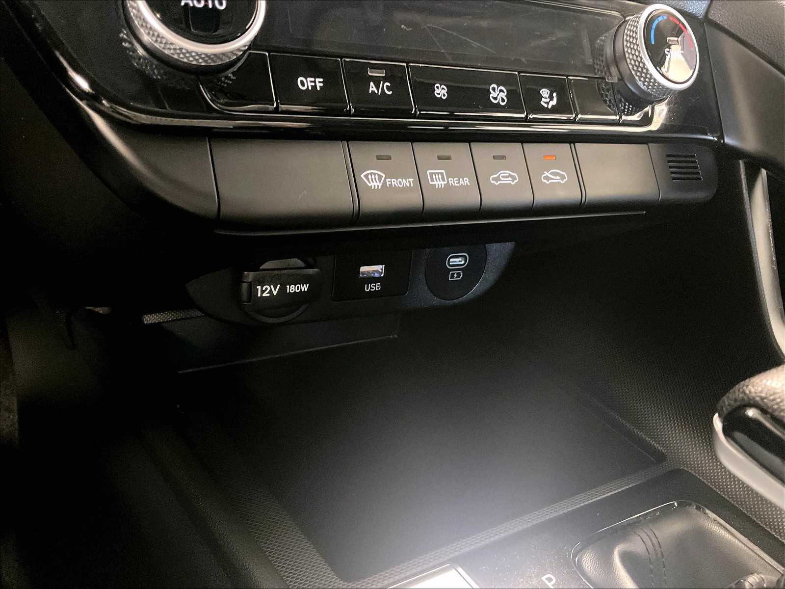 2024 Hyundai Elantra SEL photo 26