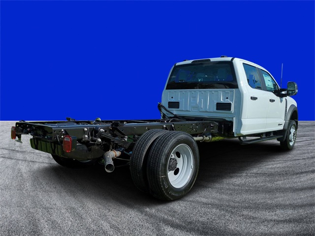 2026 Ford F-550 photo 3
