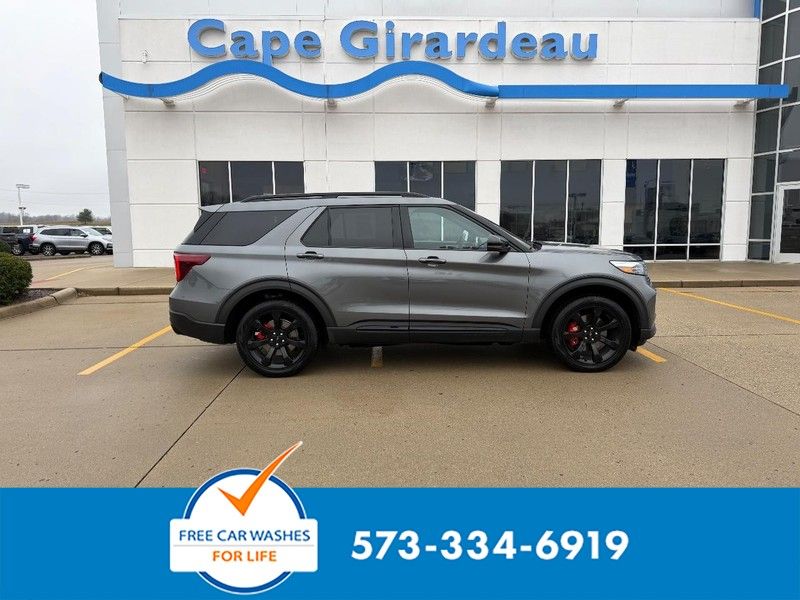 2023 Ford Explorer ST's photo