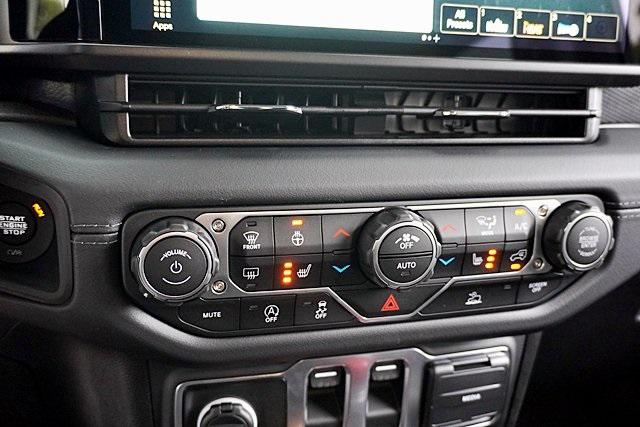 New 2025 Bright White Clear-Coat Exterior Paint Jeep Rubicon image 33