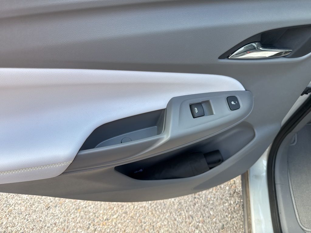 2022 Chevrolet Bolt EUV Premier photo 11
