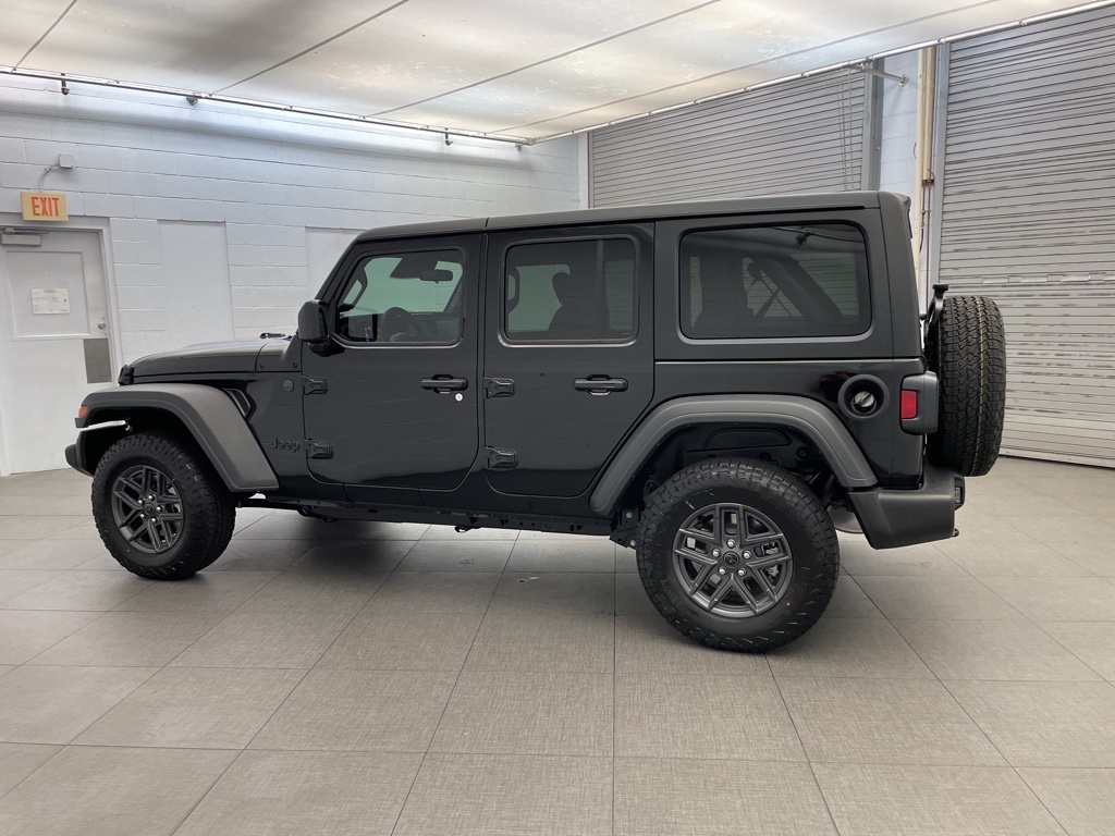 2025 Jeep Wrangler photo 3