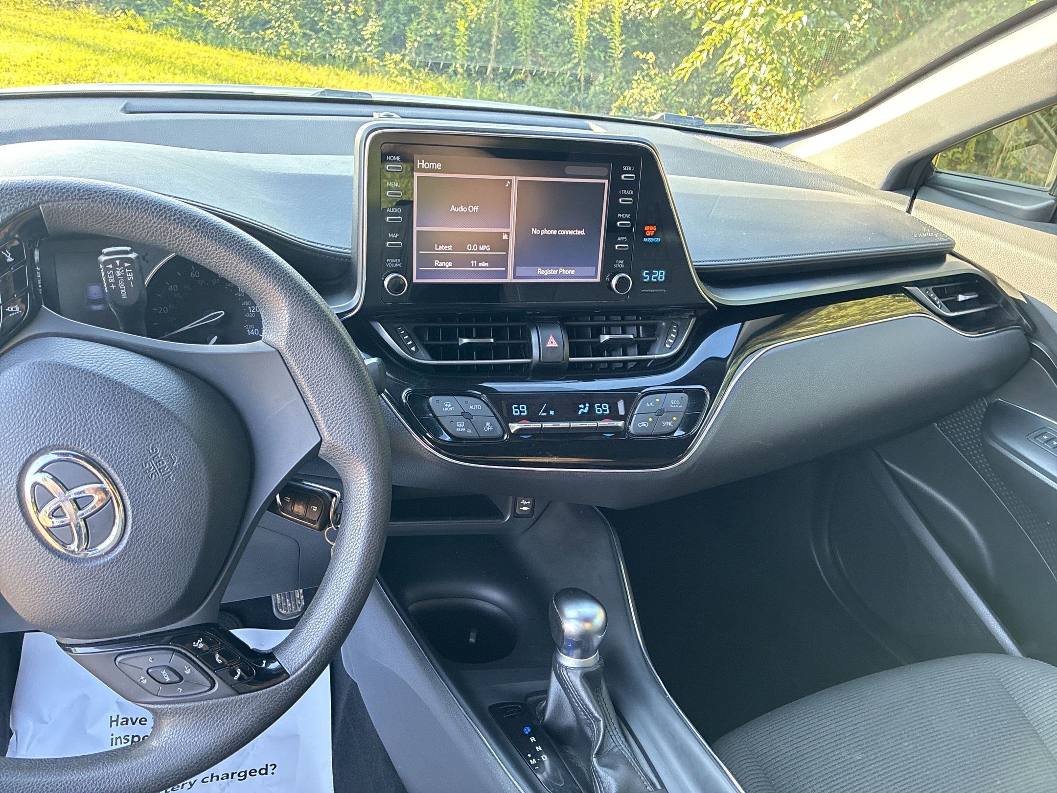 2019 Toyota C-HR XLE photo 26