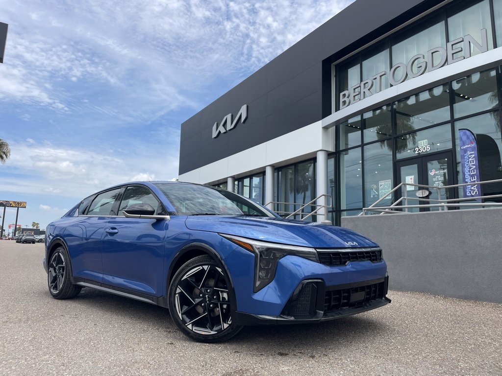 2025 Kia K4 GT-Line's photo