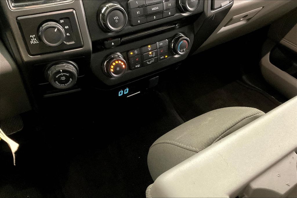 2017 Ford F-150 XLT photo 32