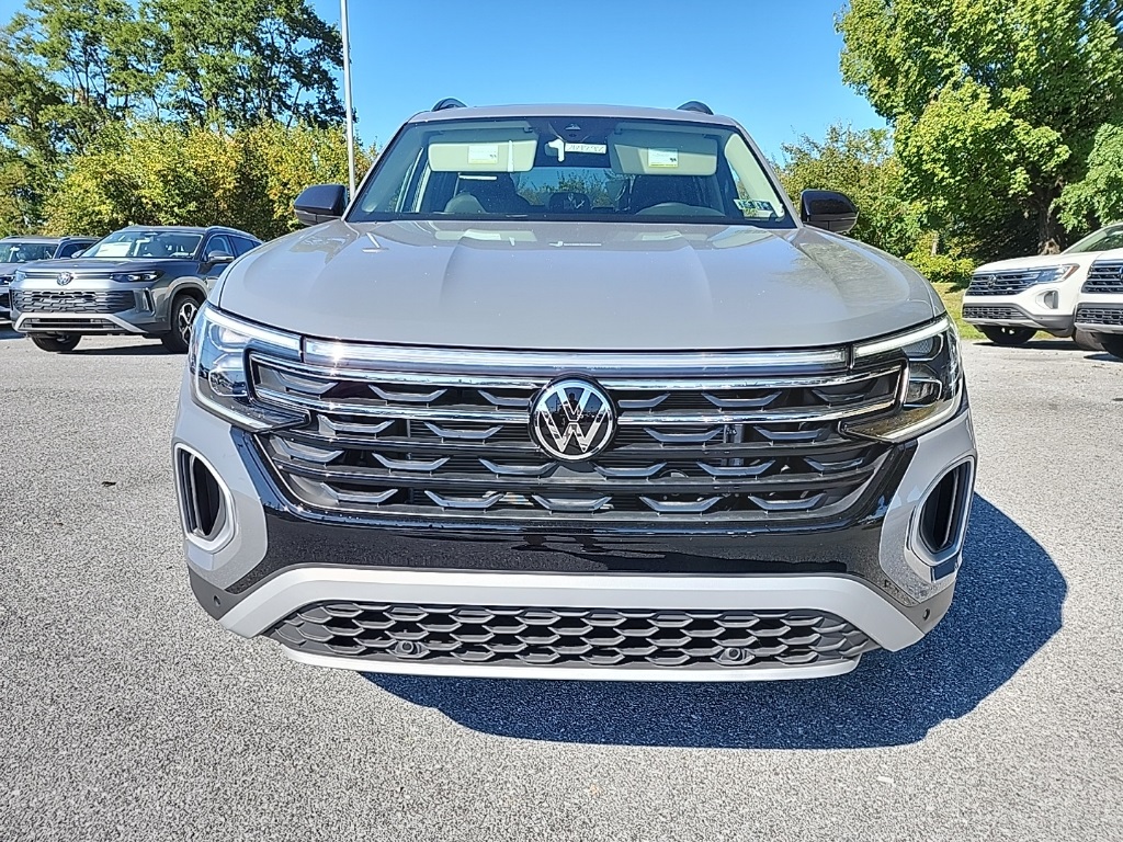 2025 Volkswagen Atlas Peak Edition SE photo 2