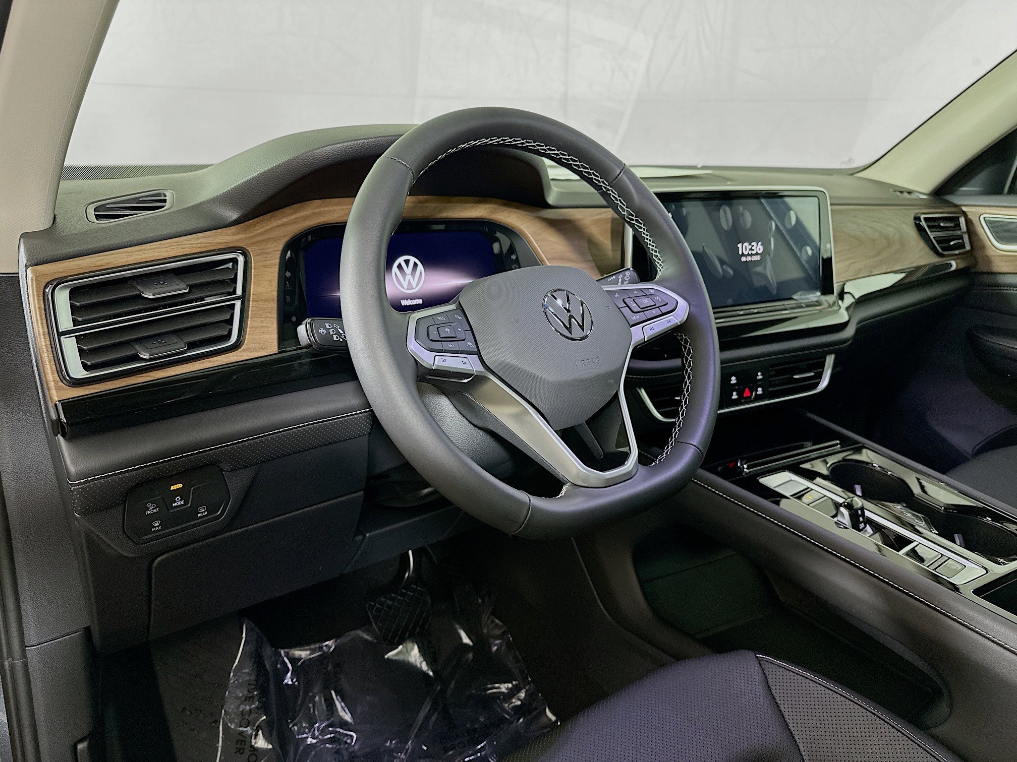 2025 Volkswagen Atlas SE Technology photo 9