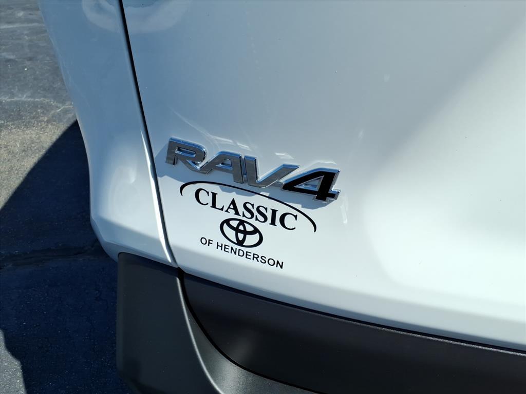 2025 Toyota RAV4 LE photo 4