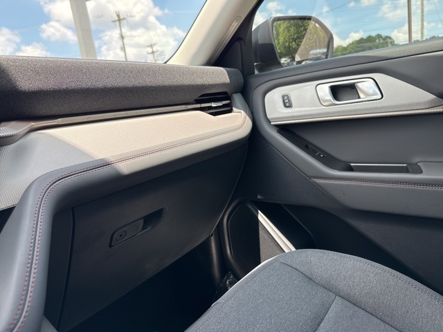 2025 Ford Explorer photo 36