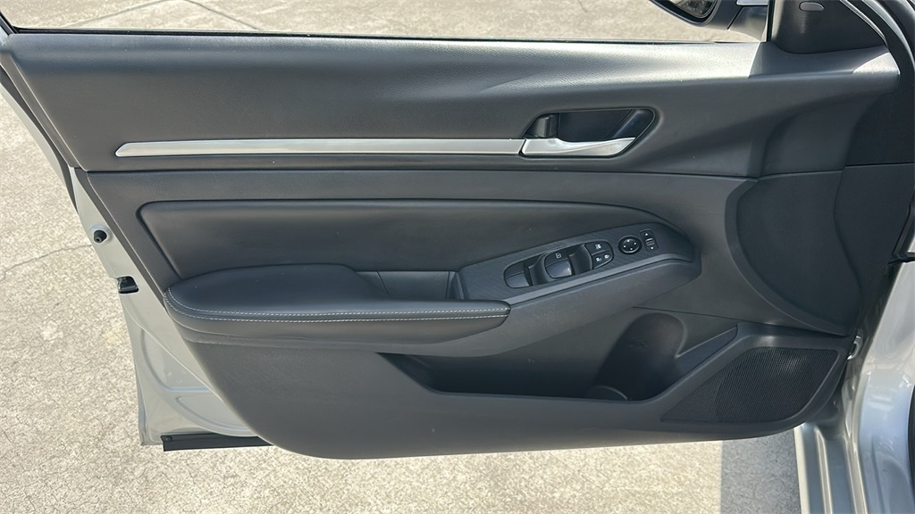2022 Nissan Altima 2.5 SV photo 14