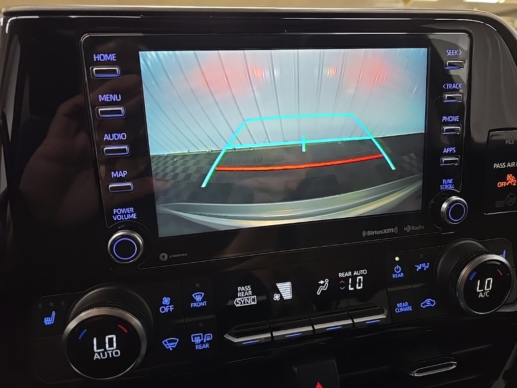 2021 Toyota Highlander XLE photo 17