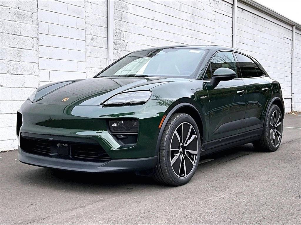 2025 Porsche Macan Base