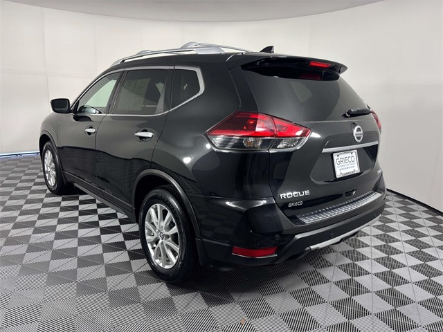 2019 Nissan Rogue SV photo 3