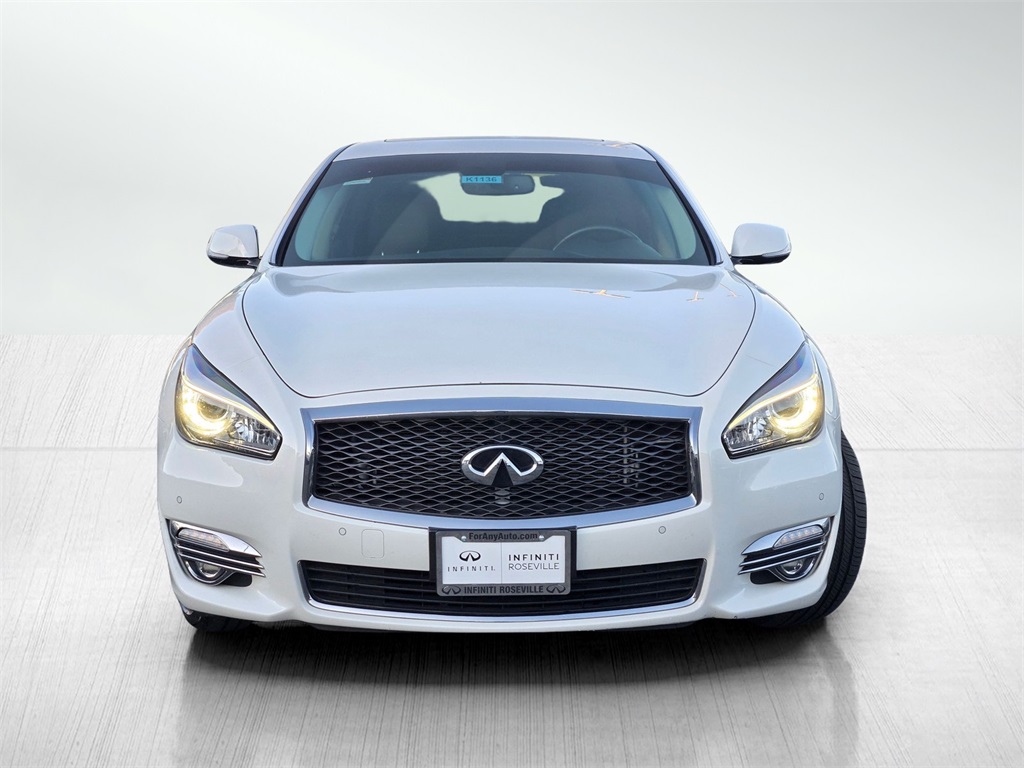 2018 Infiniti Q70L photo 2