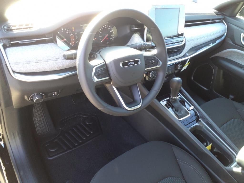 2025 Jeep Compass Sport photo 3