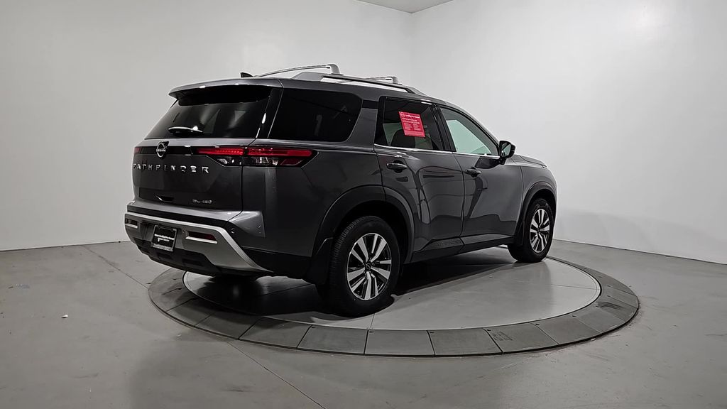 2023 Nissan Pathfinder SL photo 4